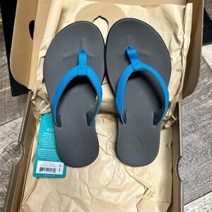 BRAND NEW Olukai Ho'opio Kids flip flops size 1